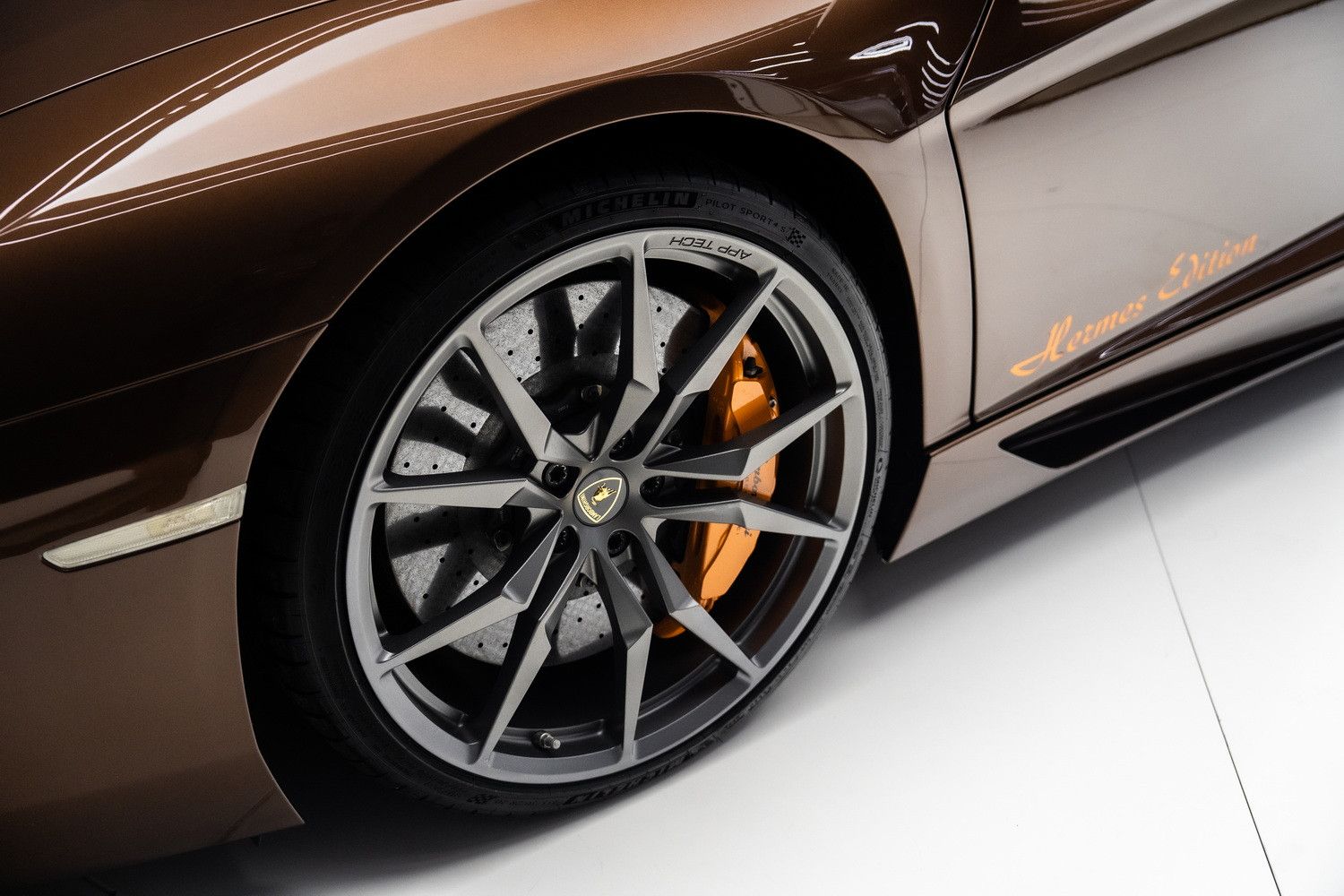 2015 لامبورجيني أفندايتر LP780-4 Ultimae