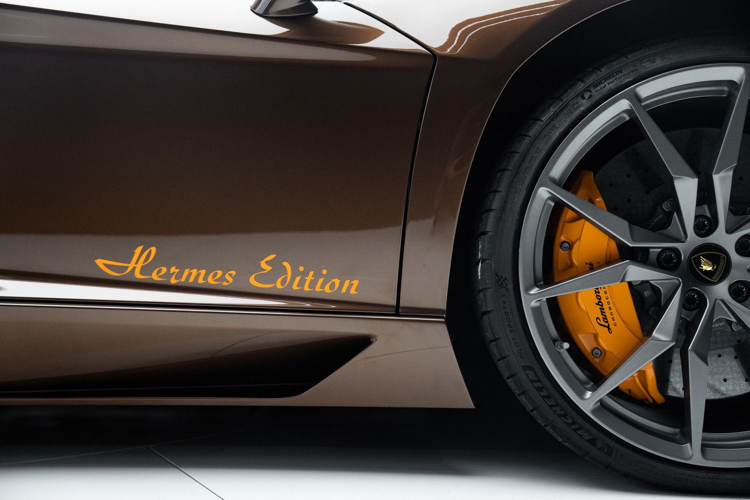 2015 لامبورجيني أفندايتر LP780-4 Ultimae