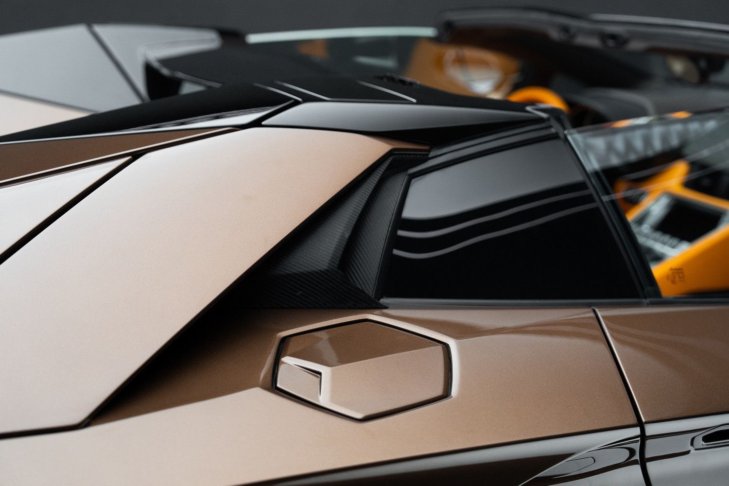 2015 لامبورجيني أفندايتر LP780-4 Ultimae