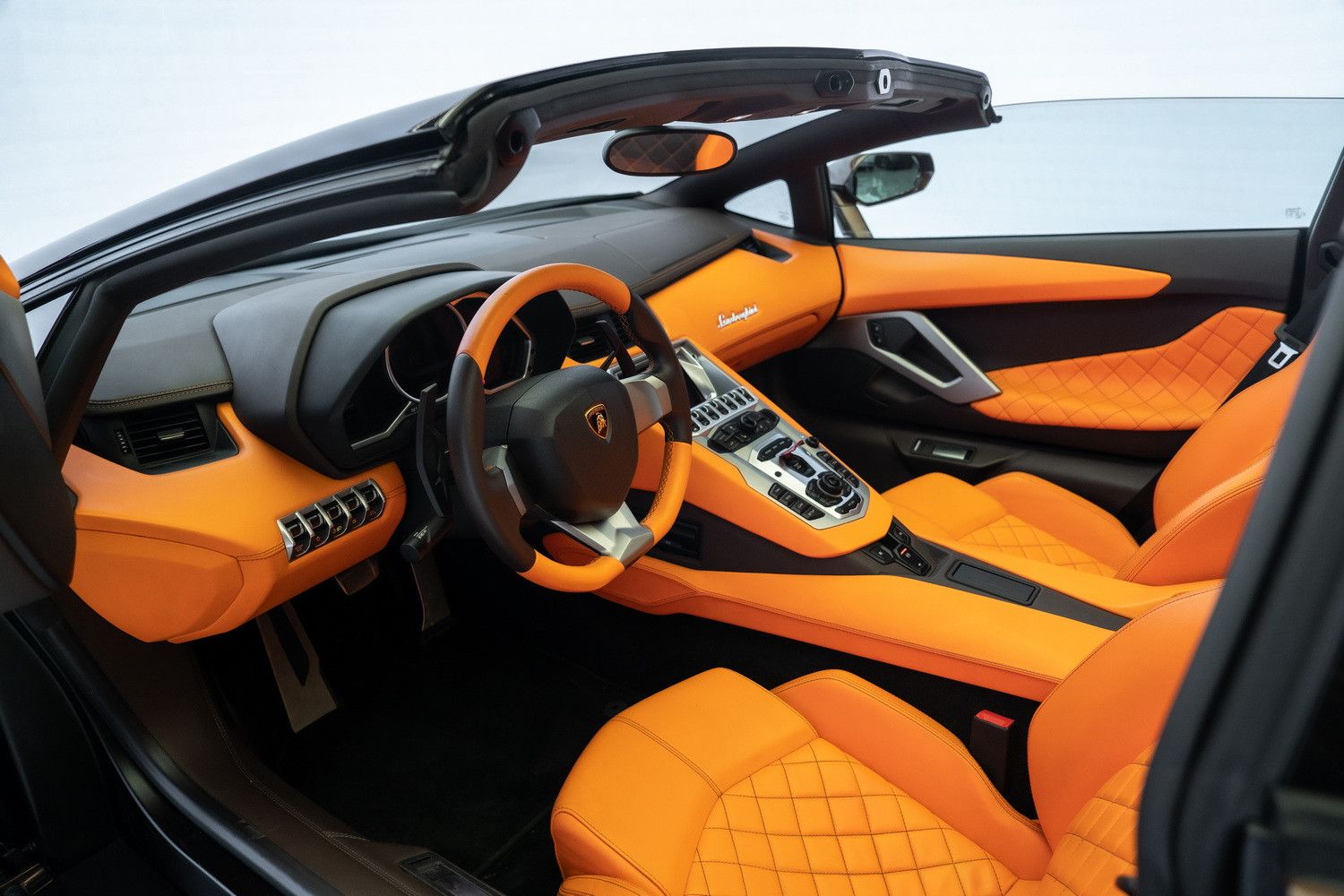 2015 لامبورجيني أفندايتر LP780-4 Ultimae