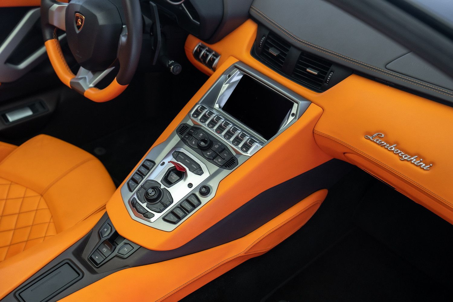 2015 لامبورجيني أفندايتر LP780-4 Ultimae