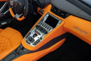 2015 لامبورجيني أفندايتر LP780-4 Ultimae