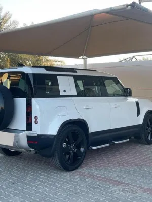 2024 Land Rover Defender 110 SE