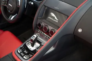2022 جاكوار الفئة - اف P450