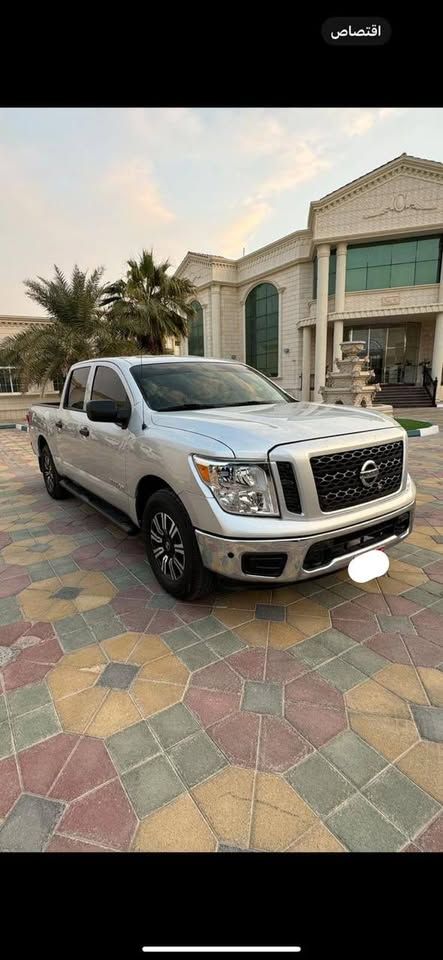2018 نيسان تيتان Platinum Reserve
