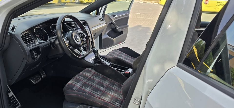 2014 فولجس فاجن جولف GTI