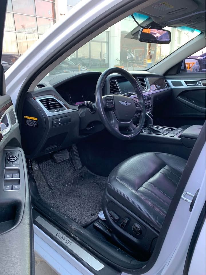 2015 Genesis G80 Base