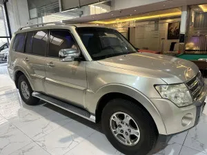 2009 ميتسوبيشي باجيرو GLS