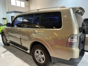 2009 ميتسوبيشي باجيرو GLS