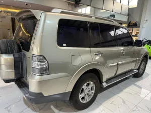 2009 ميتسوبيشي باجيرو GLS