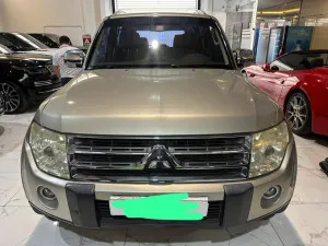 2009 ميتسوبيشي باجيرو GLS