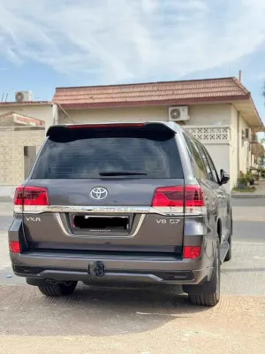2018 Toyota Land Cruiser VXR