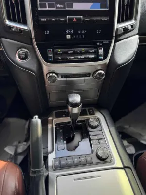 2018 Toyota Land Cruiser VXR
