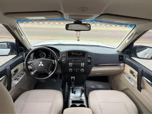 2010 Mitsubishi Pajero Signature Edition