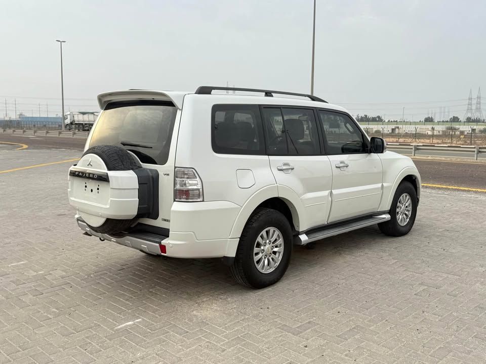 2010 Mitsubishi Pajero Signature Edition