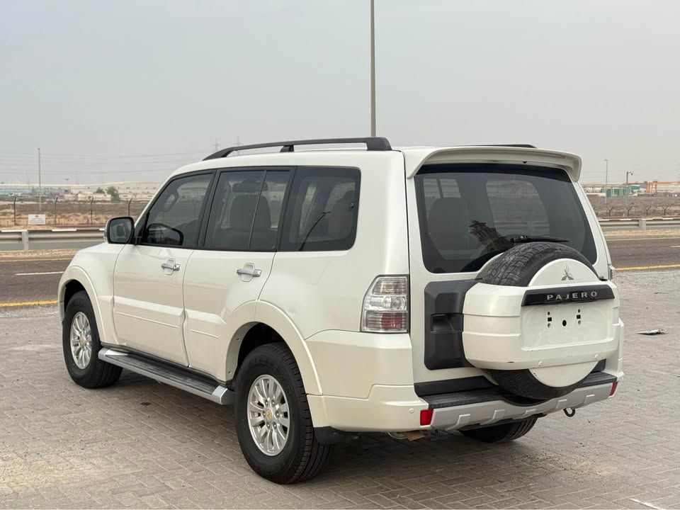 2010 Mitsubishi Pajero Signature Edition
