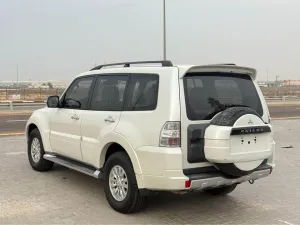 2010 Mitsubishi Pajero Signature Edition