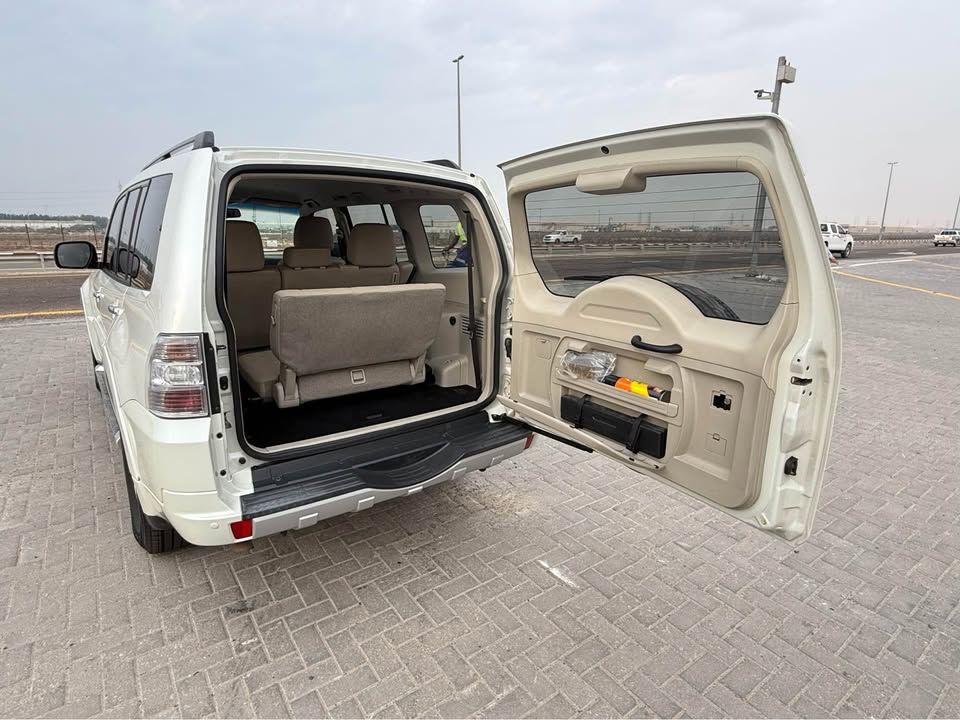 2010 Mitsubishi Pajero Signature Edition