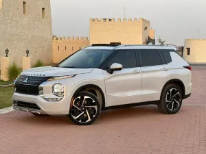 2022 ميتسوبيشي أوتلاندر SE