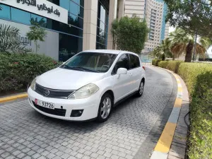 2013 نيسان تيدا S
