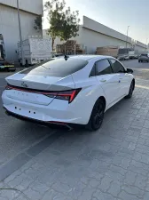 2021 هيونداي افانتي SE