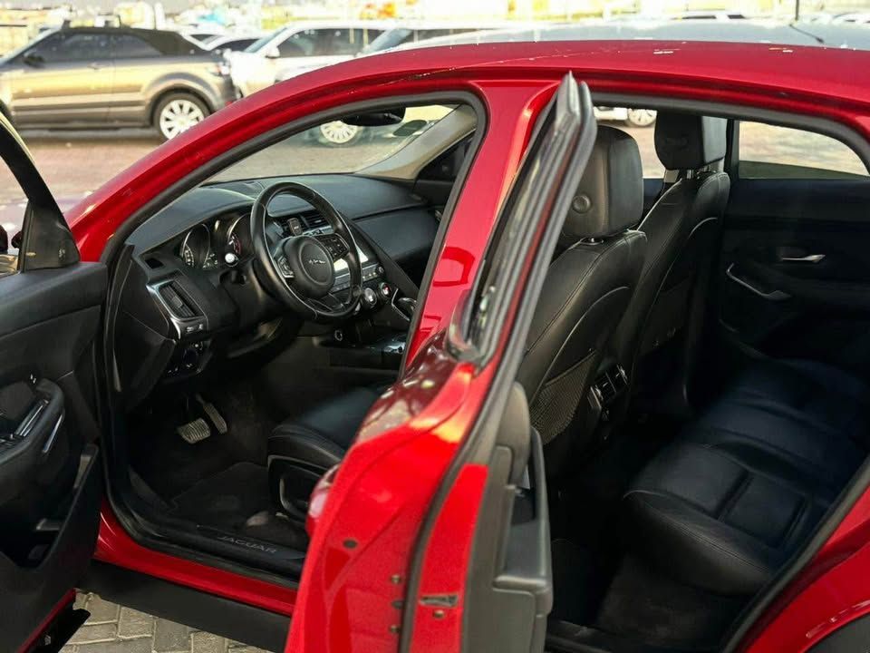 2019 جاكوار اي بيس P200