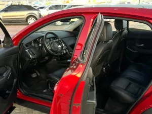 2019 جاكوار اي بيس P200