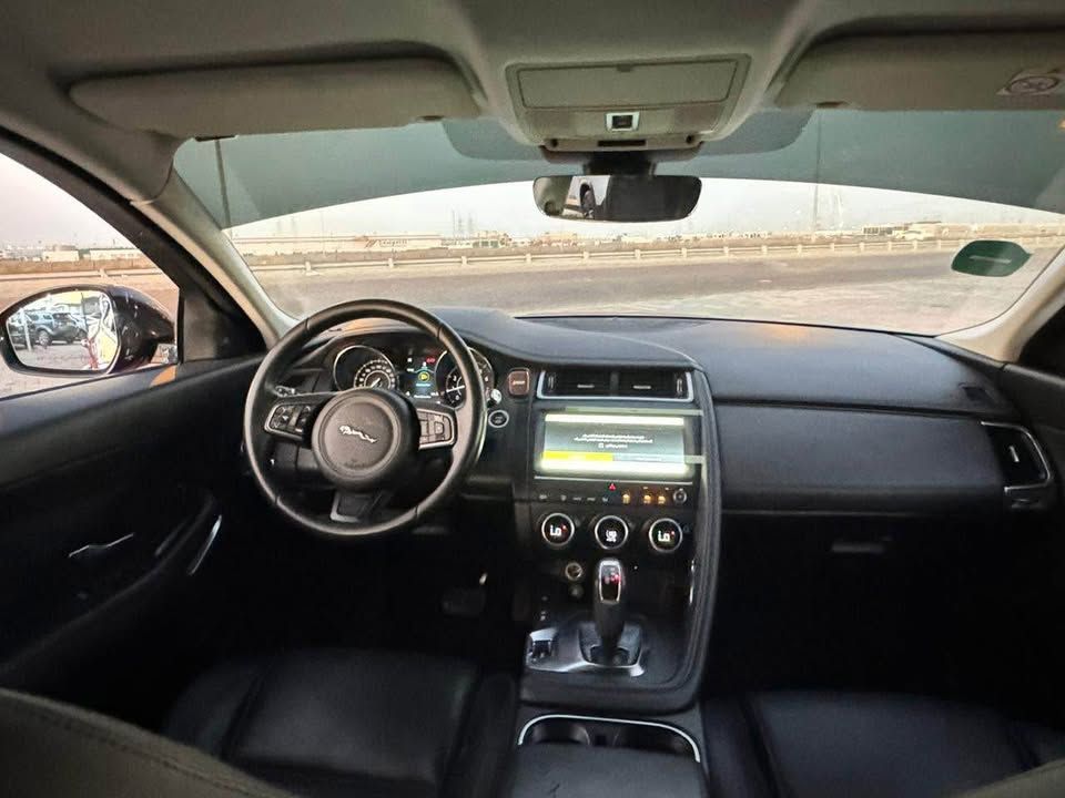 2019 جاكوار اي بيس P200