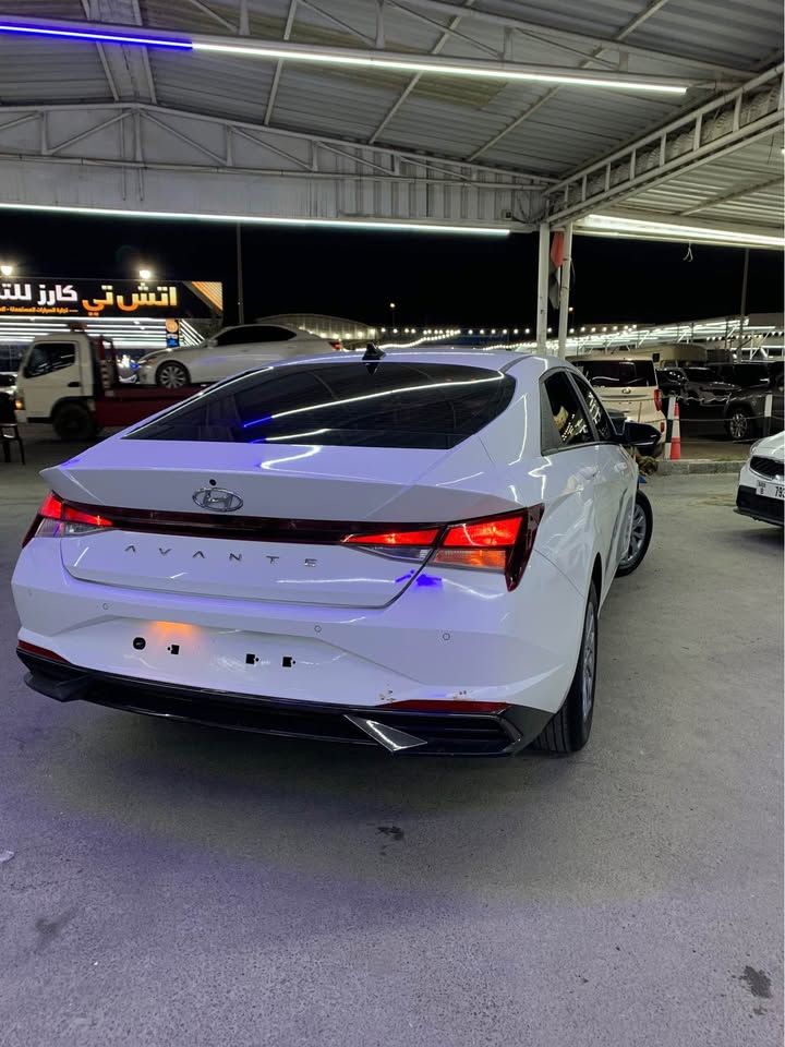 2021 هيونداي افانتي Limited