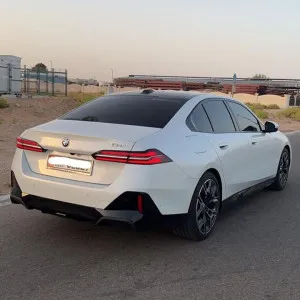 2024 BMW 5-Series 520i