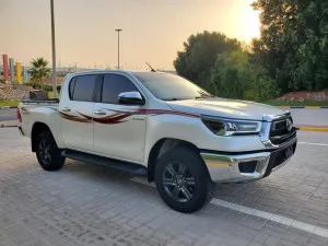 2022 تويوتا هايلوكس SR