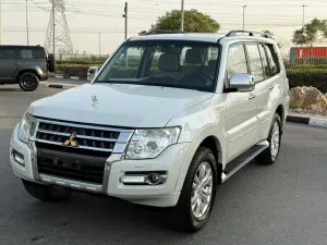 2018 ميتسوبيشي باجيرو GLS