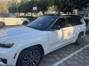 2021 جييب جراند شيروكي Laredo E