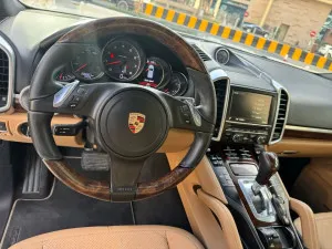 2014 بورش كاين Platinum Edition