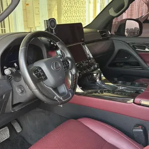 2024 لكزس ال اكس ٦٠٠ Black Edition