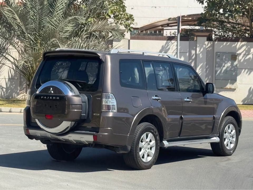 2010 ميتسوبيشي باجيرو Signature Edition