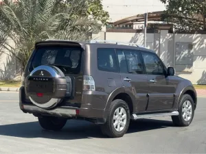 2010 ميتسوبيشي باجيرو Signature Edition