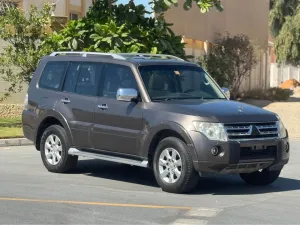 2010 ميتسوبيشي باجيرو Signature Edition
