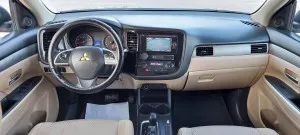 2017 ميتسوبيشي أوتلاندر SE