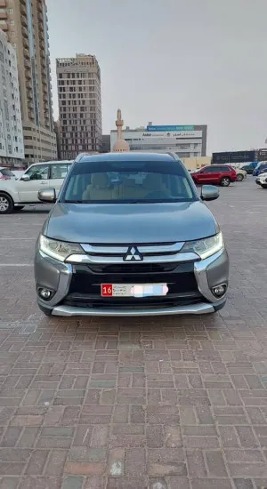 2017 ميتسوبيشي أوتلاندر SE