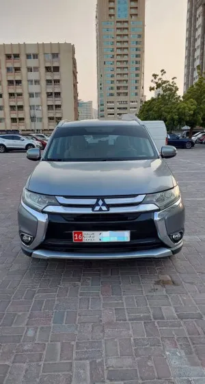 2017 ميتسوبيشي أوتلاندر SE