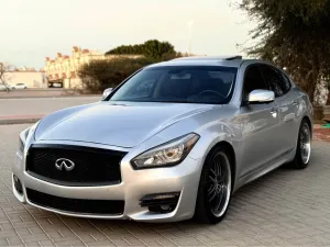 2017 إنفينيتي كيو ٧٠ LUXE