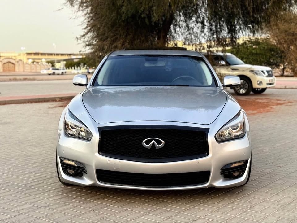 2017 إنفينيتي كيو ٧٠ LUXE