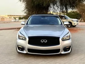 2017 إنفينيتي كيو ٧٠ LUXE