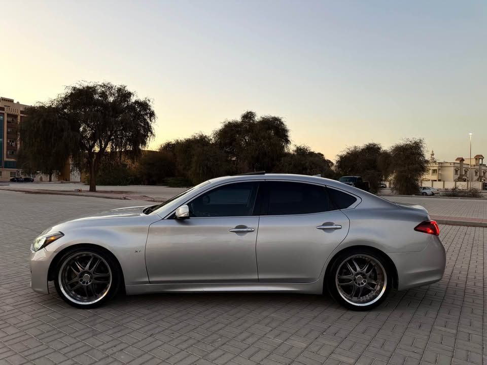 2017 إنفينيتي كيو ٧٠ LUXE