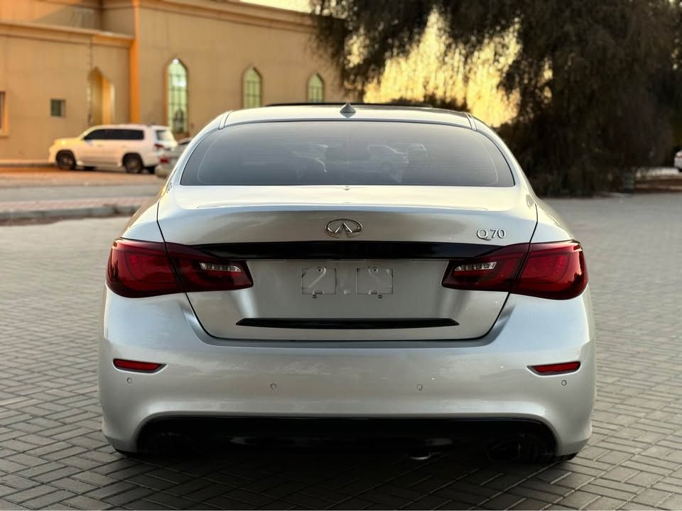 2017 إنفينيتي كيو ٧٠ LUXE