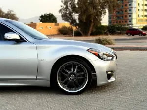 2017 إنفينيتي كيو ٧٠ LUXE