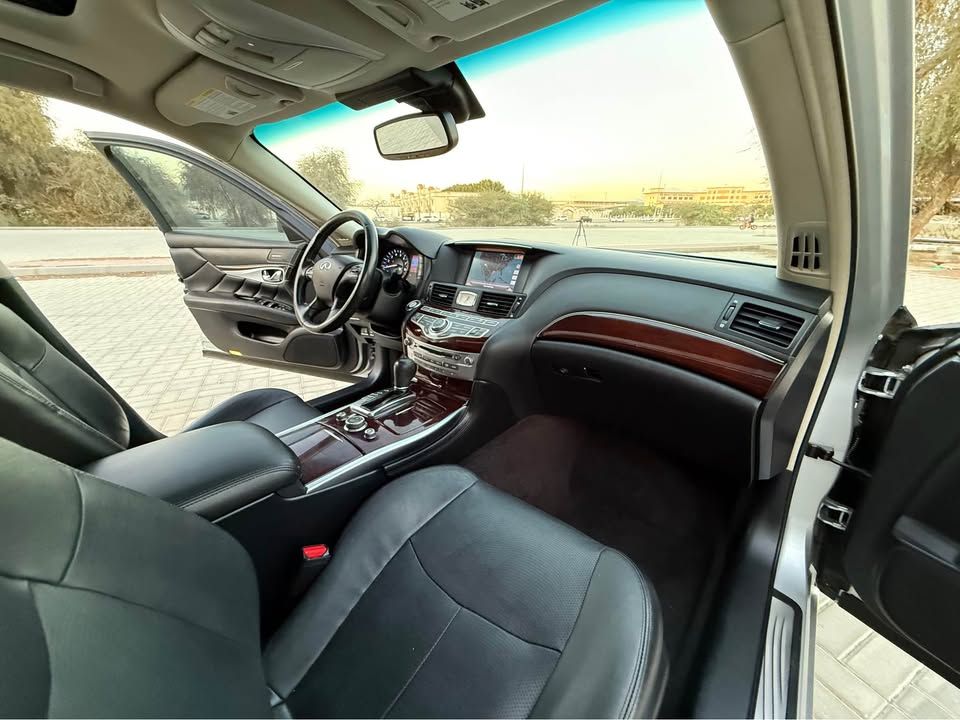 2017 إنفينيتي كيو ٧٠ LUXE