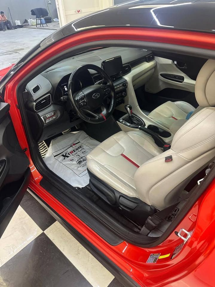 2019 Hyundai Veloster standard
