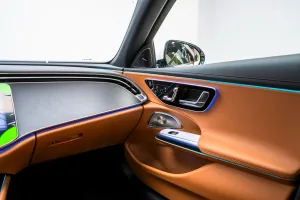 2025 مرسيدس-بنز الفئة - E E200